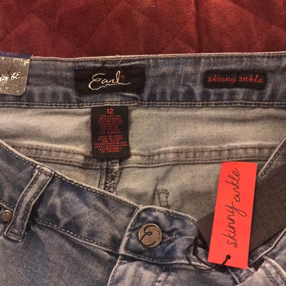 Jeans - Picture 2 of 5